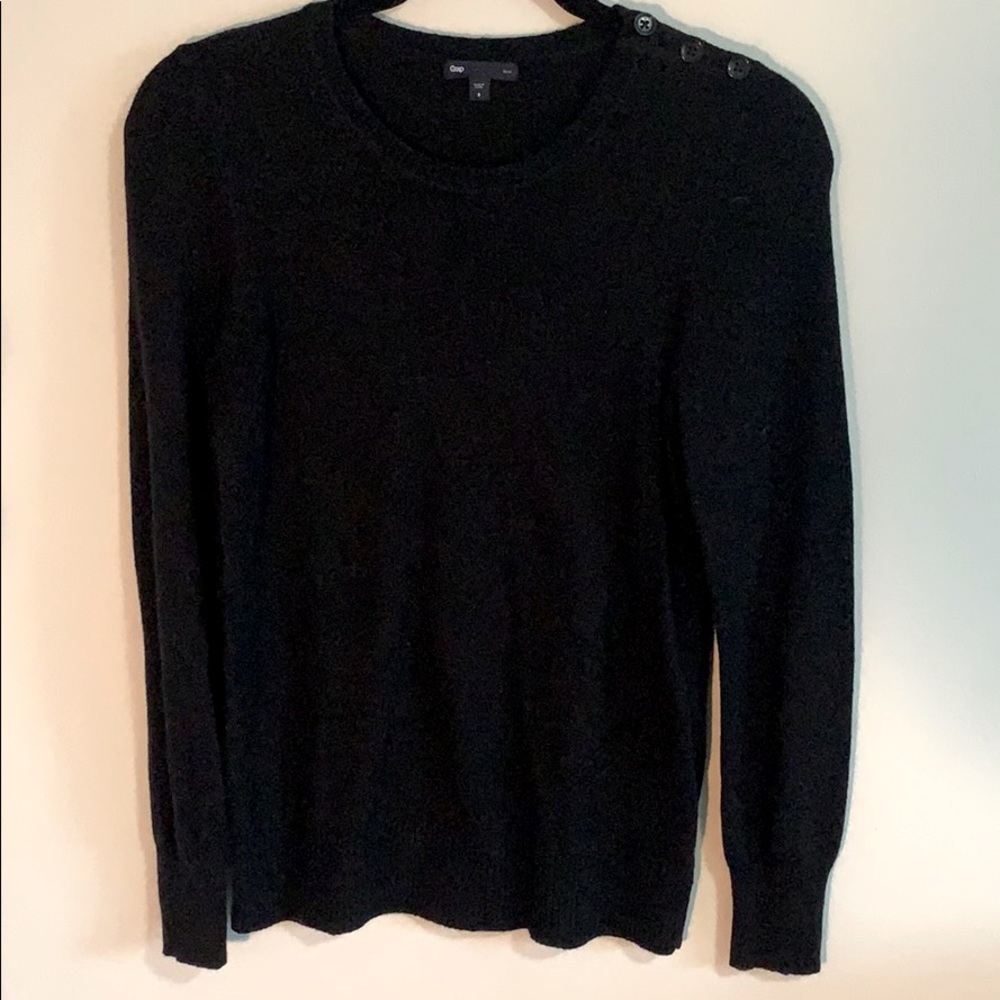 Black GAP sweater